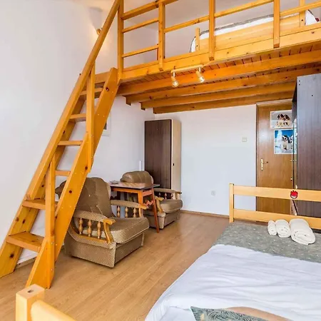 Apartment In 31060 Viskovo